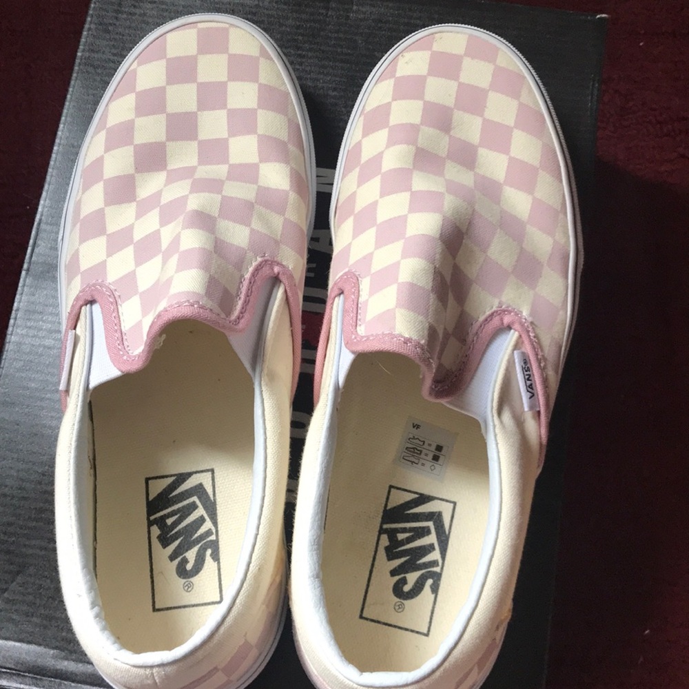 Size 8.5 women’s light pink checkered vans